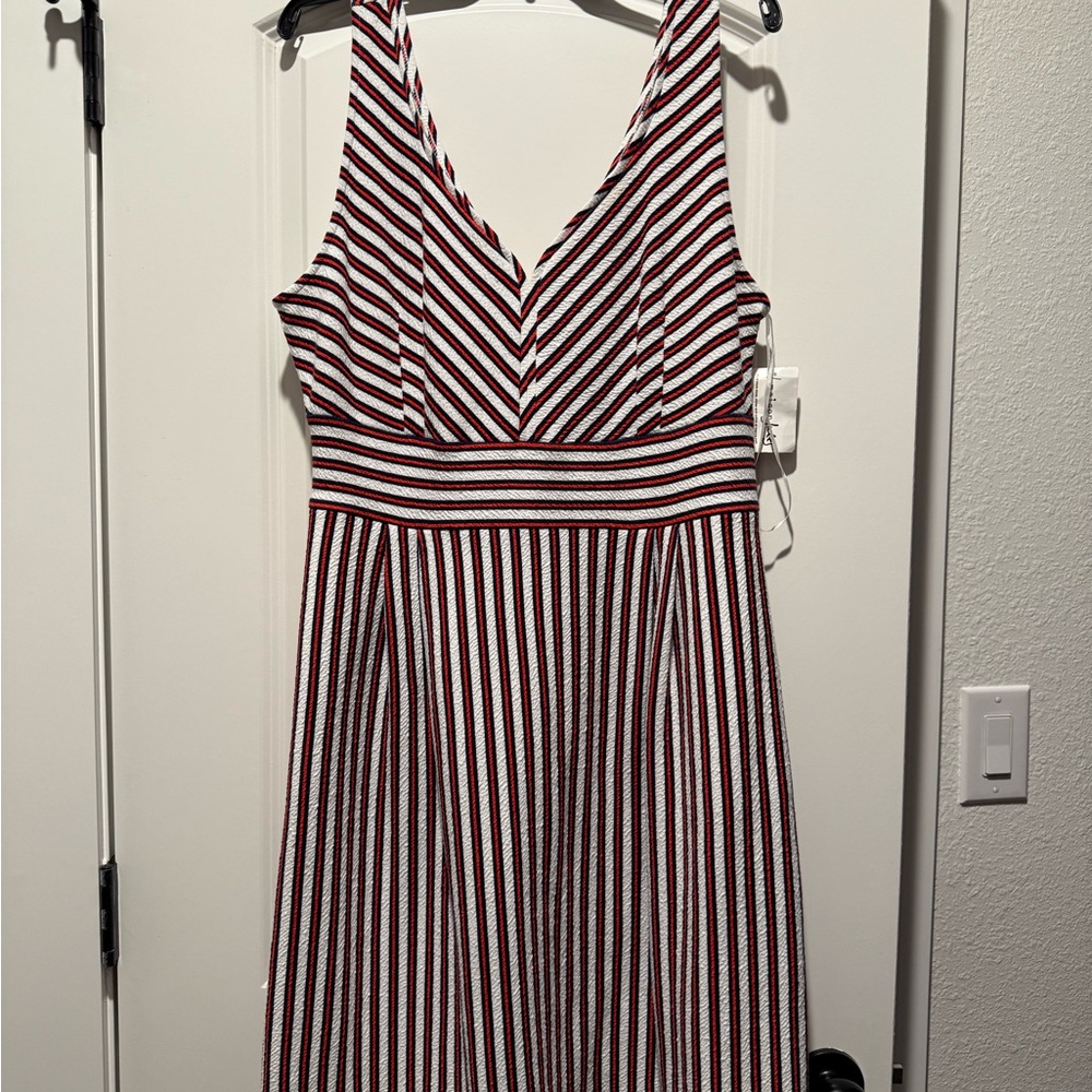 Maison Jules Black and White Sleeveless V-Neck Midi Dress